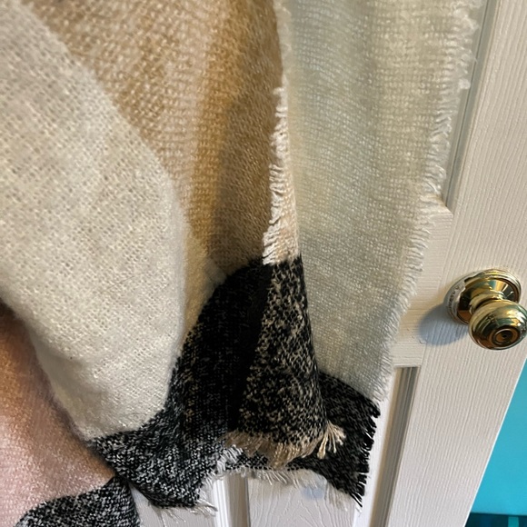 Soft Knitted Oversized Scarf - Picture 2 of 4